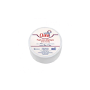 Papel para depilação (falso tecido) da marca Santa Clara, em embalagem branca com detalhes em vermelho, contendo 50 metros de comprimento e 7,3 cm de largura.