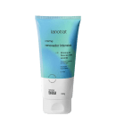 O produto apresentado é um creme renovador intensivo da marca Labotrat. A embalagem é um tubo de plástico de cor azul clara, com o nome da marca e a descrição do produto em português. Volume de 100g.