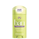 A imagem mostra um desodorante antitranspirante em barra sólida da marca Ban. O produto é embalado em um caso plástico cilíndrico de cor verde clara. Na parte superior, há uma Tampa protetora transparente.