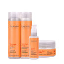 São quatro itens da linha "Bye Bye Frizz": dois frascos de shampoo e condicionador 250ml, um frasco de leave-in de 120ml e uma embalagem de máscara de 200ml. Todos os produtos têm embalagens plásticas transparentes com tampas brancas e rótulos laranjas.