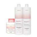A imagem mostra a linha de produtos para cabelos loiros da marca Brae. Dois grandes frascos plásticos brancos com degradê para rosa, do shampoo e condicionador. Um pote menor rosa do Hair Protein e um pote branco menor com a máscara capilar Blonde Repair