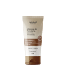 O produto apresentado é uma máscara de porcelana da marca Labotrat, linha Dermo Skin. A embalagem é um tubo de cor bege com rótulo branco e detalhes em marrom. O tamanho do produto é de 50g.