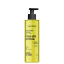 O produto apresentado é um sabonete líquido da marca Labotrat, com a fragrância de lima da pérsia. A embalagem é um frasco plástico de cor amarela, com um rótulo que destaca o nome do produto.