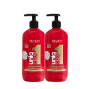 Dois frascos de shampoo Revlon Professional, da linha "Uniq One" de 490ml cada. Cada frasco possui uma bomba preta na parte superior. Rótulos com o logotipo da Revlon, o nome do produto e informações como "Shampoo concentrado com 10 benefícios reais".