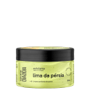 O produto apresentado é um esfoliante corporal da marca Labotrat, com o nome "lima da pérsia" impresso no rótulo. A embalagem é um pote preto com tampa, contendo um produto de coloração amarelo-esverdeada. 300g.