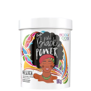 Embalagem de máscara capilar da marca Boogie Oogie, com design colorido e ilustração de uma mulher afro-brasileira. Rótulo com o nome "Todo Black é Power" e informações sobre os ingredientes e benefícios do produto.