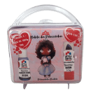 Conjunto de produtos de beleza Amusant em embalagem rosa com ilustração de uma princesa, incluindo um batom vermelho e um frasco de esmalte
