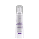Espuma de limpeza facial Extratos da Terra com glicoacid detox, em frasco branco com rótulo roxo, contendo 100 ml do produto.