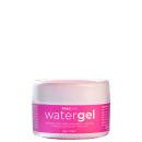 A imagem mostra um produto da linha PAM Skin & Beauty. É um hidratante em gel chamado "Watergel". O pote é de cor branca com detalhes em rosa vibrante. O peso líquido indicado é de 50g ou 1,76oz.