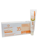 Creme antioxidante da marca Cosmobeauty, chamado "antiOxC". O rótulo indica que o produto contém vitamina C pura e possui fator de proteção 35. Também menciona que o creme ajuda a reduzir rugas e linhas, uniformizar a pele e dar um aspecto mais saudável.