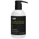 Shampoo para cabelos cacheados da linha Curly Plex da marca Curly Care. Embalagem plástica branca e preta com bomba dosadora preta. Rótulo preto com detalhes em verde, exibindo o nome do produto.
