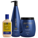 Um frasco azul escuro de 1 litro de shampoo silicone com tutano e queratina. Um frasco BEGE de 250ml de creme silicone para brilho e proteção. Um pote azul escuro de 1kg de máscara capilar pH 4.0 para hidratação intensiva.