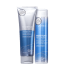 A imagem mostra um shampoo em  um frasco cilíndrico azul com rótulo branco e detalhes prateados. Ao lado está uma máscara capilar em embalagem tubular azul e prata, trazendo no rótulo informações na cor branca.