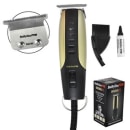 A imagem mostra a máquina de corte de cabelos da marca BaBylissPRO e o conjunto de itens que a acompanha. A máquina de corte é preto e dourada, com uma lâmina larga. Acompanha um pente de plástico preto, aparador de metal.