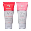 A imagem mostra dois protetores solares faciais de 60g, ambos em embalagem branca, um com detalhe vermelho e outro com detalhe rosa.