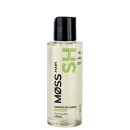 A imagem mostra um frasco de 130ml em plástico transparente do shampoo pure wash da marca MOSS. É possível ver a cor amarelada do shampoo. O design do frasco é simples, com tampa dosadora e letras pretas e verdes.