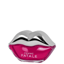 Perfume com frasco em formato de boca, lábio superior prateado, lábio inferior rosa.