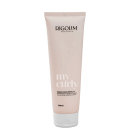 Tubo de creme para pentear da linha "My Curly" da marca Rigolim Hair & Co., com embalagem de cor clara e rótulo com o nome do produto em destaque.
