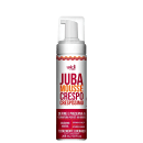Frasco branco com bomba dosadora contendo mousse para cabelos crespos e crespíssimos da marca Widi Care, com rótulo vermelho e laranja destacando os benefícios do produto.