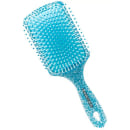 Escova de cabelo Marco Boni em formato de leque, com cerdas plásticas azuis dispostas em padrão circular. O cabo é revestido com material brilhante azul claro e escuro, formando um degradê.