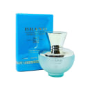 A imagem mostra o frasco do perfume Brand Collection No. 351. É um vidro azulado e tem um formato arredondado com uma tampa dourada. Ao lado do frasco, tem sua embalagem, uma caixa azul com detalhes em dourado. Ambos possuem um design de luxo.