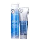 A imagem mostra um shampoo em  um frasco cilíndrico azul com rótulo branco e detalhes prateados. Ao lado está uma máscara capilar em embalagem tubular azul e prata, trazendo no rótulo informações na cor branca.