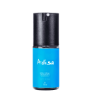 Body spray desodorante Adisa da marca Thera Cosméticos. Embalagem cilíndrica com rótulo azul claro e parte do aplicador na cor preta.