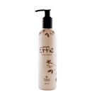 Creme corporal em frasco plástico de 240ml. Embalagem branca com detalhes de folhas e galhos em marrom. Rótulo com o nome "Effie Creme corporal" e a marca "Thera" na parte inferior. Bomba dosadora preta no topo.