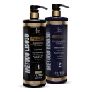 Dois frascos de plástico pretos com detalhes em dourado, contendo produtos para cabelo da marca Kerastinni. O frasco à esquerda é o Shampoo Detox. O frasco à direita é a Escova Progressiva.
