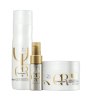 A imagem mostra um shampoo luminoso em uma embalagem branca e dourada. Um óleo de brilho em um frasco pequeno de plástico transparente com detalhes dourados. E uma máscara em um pote branco com detalhes dourados.