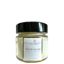 Frasco de vidro transparente contendo uma vela. Rótulo branco com detalhes em dourado identifica o produto como "Musgo de Carvalho Super Premium" da marca Perfuma & Decora. Tampa preta fosca na parte superior do frasco.