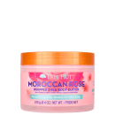 Pote de manteiga corporal em tons de rosa e laranja da marca Tree Hut, com rótulo indicando o produto "Moroccan Rose Whipped Shea Body Butter" e informações sobre os ingredientes, peso e marca.
