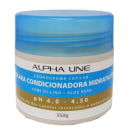 Produto de tratamento capilar da linha Alpha Line. Embalagem plástica azul translúcida com rótulo branco e marrom. Peso de 350g. Cores predominantes azul, branco e marrom.