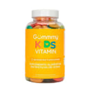 Suplemento alimentar em gomas vitamínicas coloridas para crianças. O frasco tem um rótulo amarelo com o texto "Gummy Kids Vitamin" e "Delicious Fruit Flavor Gummies" , além de informações em português. As gomas dentro do frasco são de várias cores.