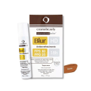 Bloqueador solar da marca Cosmobeauty, chamado Cosmoblockcolor Blur HD. O produto vem em um tubo branco com o nome "Blur" impresso. O rótulo indica que o bloqueador solar possui FPS 60 e PPD 25, além de ser resistente à água e oferecer proteção UVA e UVB.