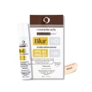 Bloqueador solar da marca Cosmobeauty, chamado Cosmoblockcolor Blur HD. O produto vem em um tubo branco com o nome "Blur" e informações sobre o FPS 60 e PPD 25.