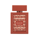 Frasco de perfume da marca Lattafa, na cor vermelha, com design geométrico vazado e rótulo com o nome "NOW ROUGE" em destaque. O frasco possui formato retangular e tampa elevada.