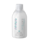 Frasco plástico branco, embalagem cilíndrica. Rótulo com o logotipo "Wecare" e o nome do produto "Oralcare em letras verdes. Descrição "Protege e hidrata" e informações de volume "250ml" impressas na parte inferior do frasco.