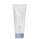 Tubo plástico branco com detalhes em verde claro com o nome "moistcore" impresso, indicando ser um hidratante. Na parte inferior, há informações como o volume de 192ml. O tubo tem uma tampa plástica azul claro na parte superior.