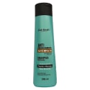 Shampoo Verde Brasil Cosméticos. Rótulo com texto "Anti Emborrachamento Alto Impacto" em destaque. Informações adicionais como "Bio-Reconstrução", "Filcortex e Biorestore", "Nano Queratina", "Luzes/Mechas Coloração/Alisamento" e volume de 390ml.