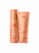 Shampoo 250ml e condicionador 200ml. Estão lado a lado, cor das embalagens é laranja.