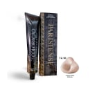 A imagem mostra produtos de coloração de cabelo profissional da marca Paris Cosmetics. Há uma caixa retangular exibindo o logotipo e nome "Paris Cosmetics". Ao lado está um tubo preto brilhante com a mesma marca impressa, contendo o creme colorante.