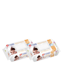 Há dois pacotes retangulares com embalagens brancas e detalhes em laranja. Cada pacote exibe a imagem de um bebê sorridente e o número "120" indicando a quantidade de lenços. O texto "Proteção e Cuidado" está visível nos pacotes.