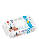 Este é um pacote de toalhas umedecidas para bebês. Há ilustrações de um coala, pássaros e flores. O rótulo indica que o produto contém 120 toalhas umedecidas com aloe vera e vitamina e, sendo indicado para proteção e cuidado com a pele delicada dos bebês.