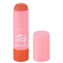 Stick blush da marca Vizzela Cosméticos. Embalagem em formato de bastão, na cor rosa claro. O bastão tem o nome da marca "Vzzla" e o produto "Stick blush" escritos em letras brancas.