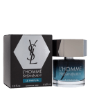 Frasco de vidro azul com tampa prateada. Caixa preta e cinza com o logotipo YSL em hexágono prateado. Rótulo indicando "L'Homme Le Parfum" e volume de 60ml. Embalagem retangular com design minimalista e cores sóbrias.