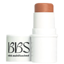 Produto de beleza em formato de bastão branco com rótulo preto exibindo a sigla "BBS" e a descrição "stick multifuncional". O produto possui uma ponta arredondada de cor laranja.