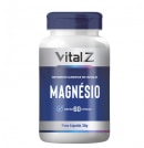 Suplemento alimentar em cápsulas da marca Vital Z, com a indicação "Magnésio" na embalagem branca e azul. O frasco contém 60 cápsulas e possui um peso líquido de 30g.