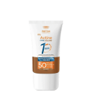 Tubo branco de protetor solar da marca Darrow, com rótulo laranja e azul, indicando o produto Actine One Colors com FPS 50 e absorção/proteção em 1 segundo.