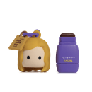 Batom com embalagem roxa escrito "Friends Rachel". Ao Lado, tampa em forma de boneca.